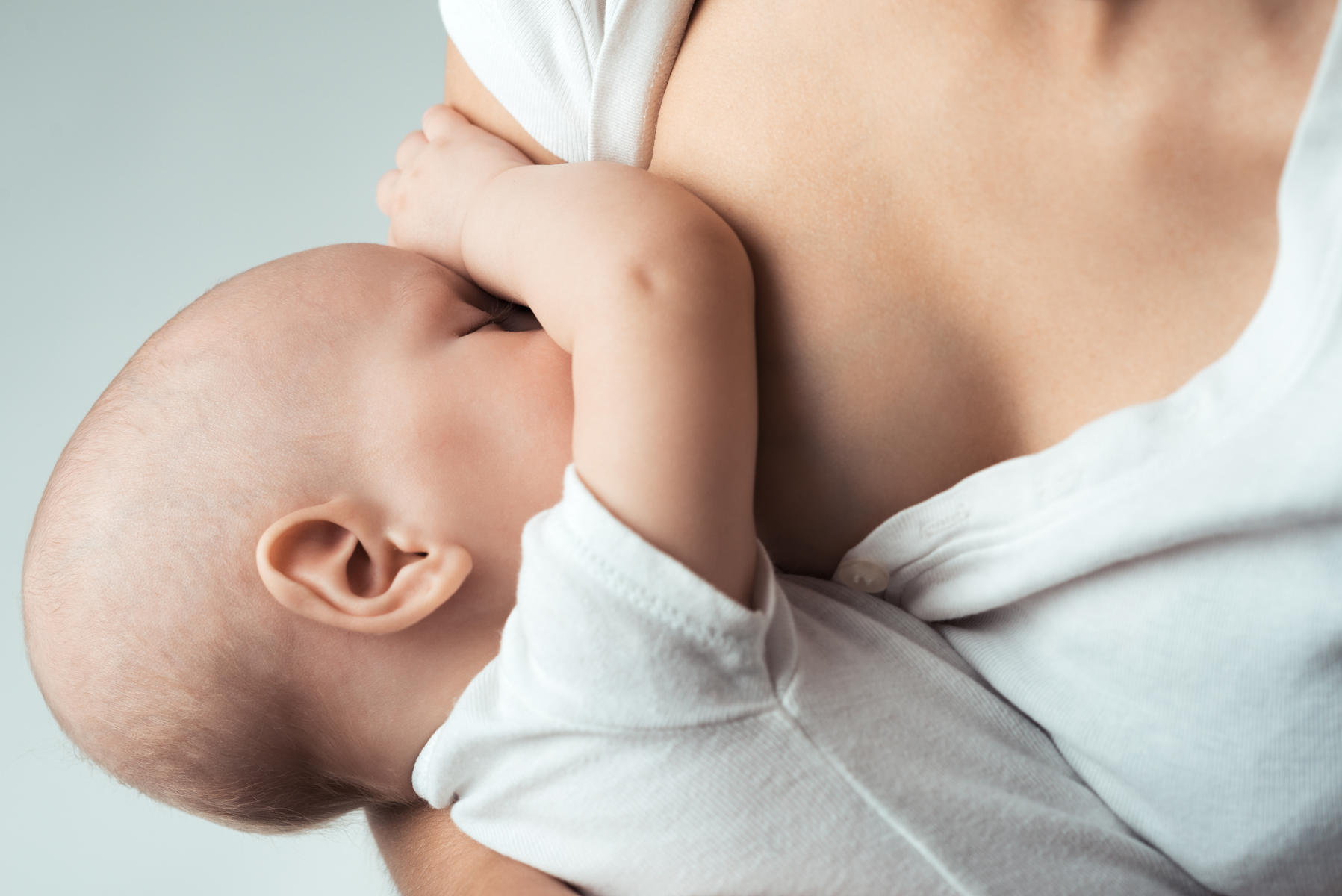 mom-breastfeeding-baby